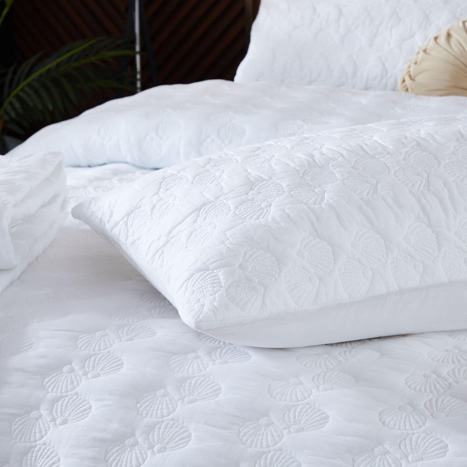 Brandream White Quilt Set Queen Size Cotton Quilted Comforter Set Coastal Seashell Matelasse Coverlet Set 3-Piece