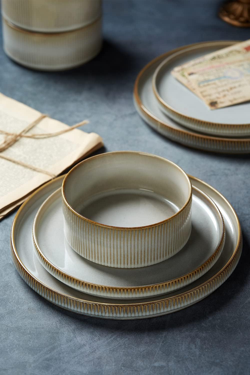 Famiware Star Plates and Bowls Sets, Modern Stoneware Dinnerware Sets for 8, 24-Piece Kitchen Dish Set - Microwave and Dishwasher Safe, Chip and Scratch Resistant, Cappuccino White