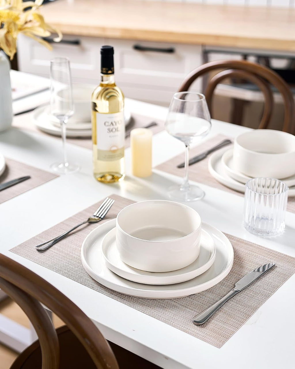Famiware Porcelain Dinnerware Set, 24-Piece Modern Plate and Bowl Set, dish set for 8, Microwave and Dishwasher Safe Tableware, White