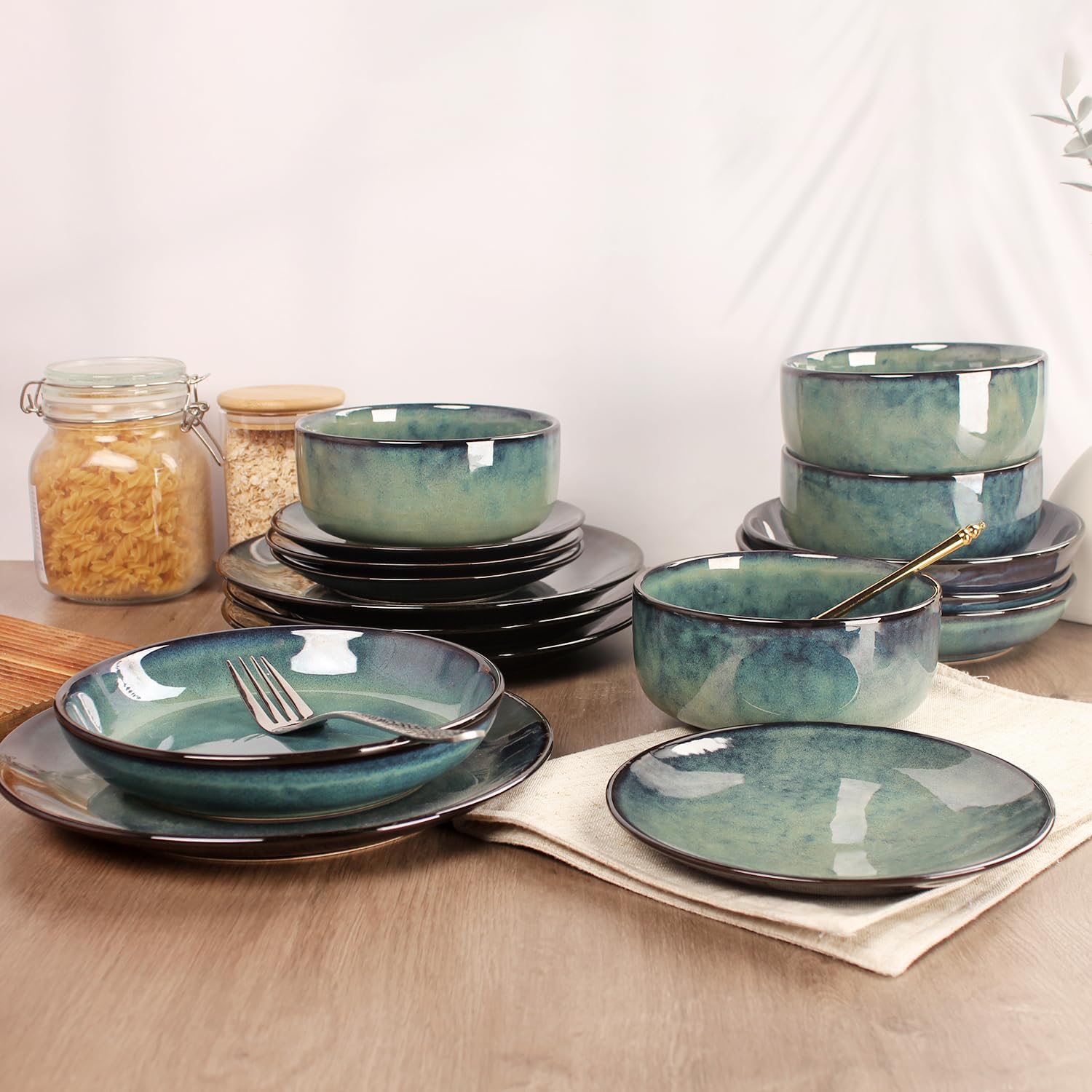 Ceramic Dinnerware (16 pcs) Serve 4 people, Plates and Bowls Sets, Reactive Glaze Dishes Set, Chip Resistant and Scratch Resistant, Dishwasher Microwave Safe, Suitable for dinner, parties