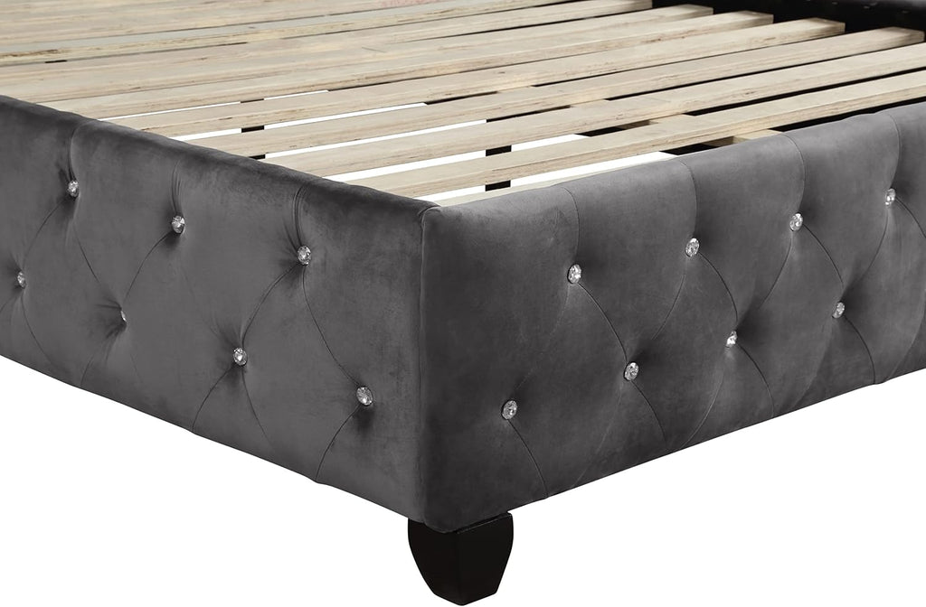 Full 5-Piece Upholstery Bedroom Set Constructed from Wood in Elegant Gray