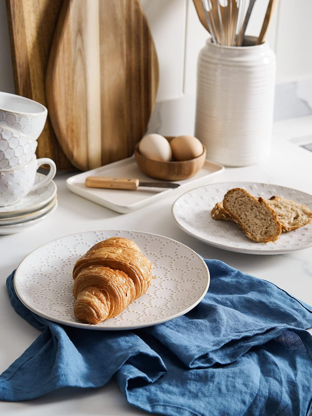 LE TAUCI Plates and Bowls Sets for 4, 12 Piece Ceramic Dinnerware Sets, Modern Stoneware Kitchen Dish Set, Chip Resistant, Microwave & Dishwasher Safe, Embossed, Arctic White