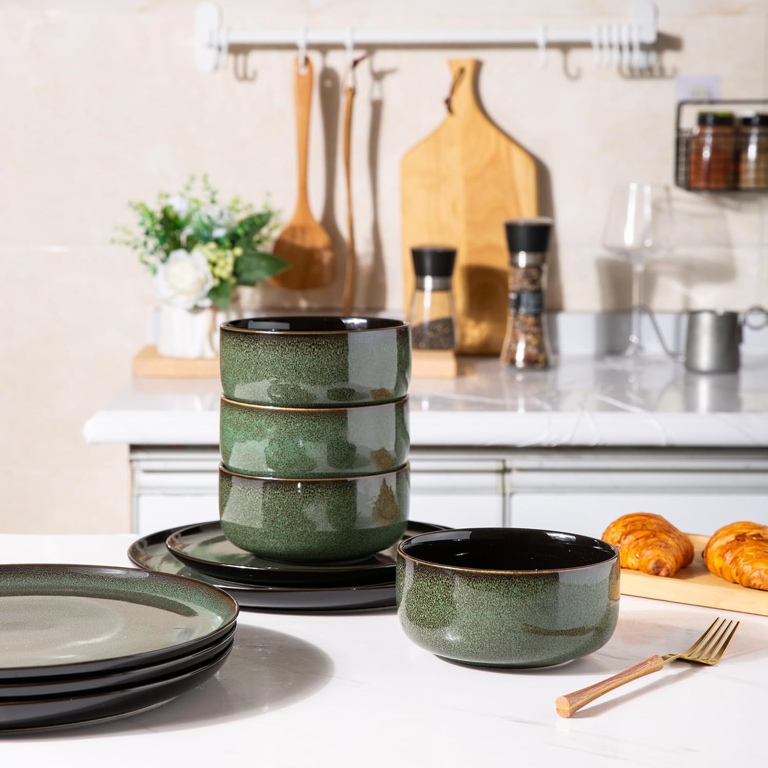 LERATIO Ceramic Dinnerware Sets for 8,Stoneware Plates and Bowls Sets,Reactive Glaze Dishes Set,Highly Chip and Crack Resistant | Dishwasher,Microwave & Oven Safe Dishes set,Service for 8-Green(24pcs)