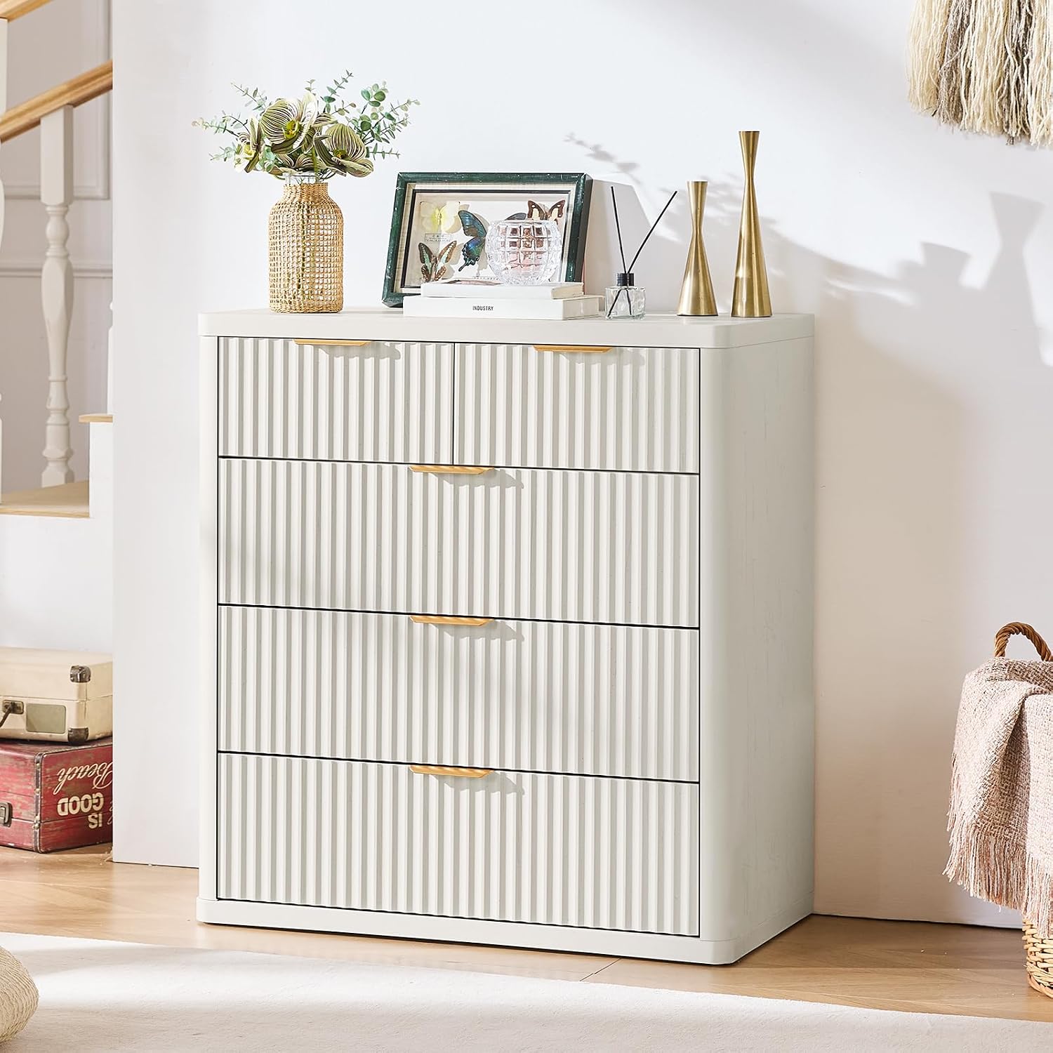LEYAOYAO Fluted 5 Drawers Dresser for Bedroom, 34' Tall Modern Chest of Drawers with Metal Handle, Curved Profile Design,White Wood Drawer Organizer for Bedroom, Living Room, Hallway, Entryway