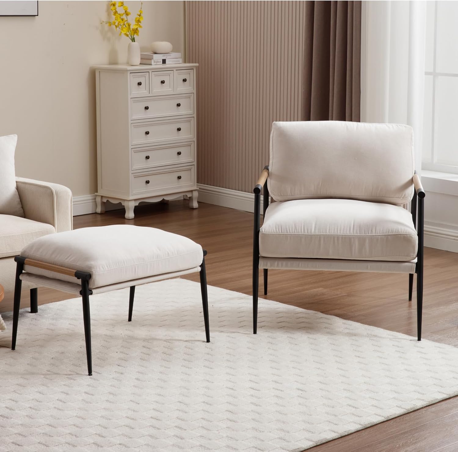 DUOMAY Cute Chenille Single Footrest, Upholstered Footstool with Black Metal Legs Mid Century Modern Vanity Room Ottoman Shoe Stool for Living Room Bedroom Dressing Room, Beige