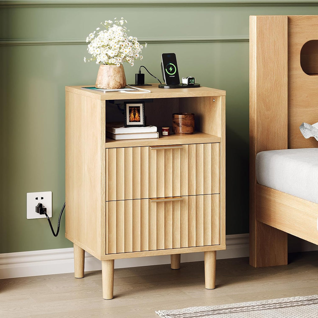 VINGLI Fluted Nightstands Set of 2 with Charging Station, Wood Nightstand 2 Drawer, Mid Century Modern Nightstands for Bedroom, Fluted Bed Side Table, Oak Night Stands Set 2