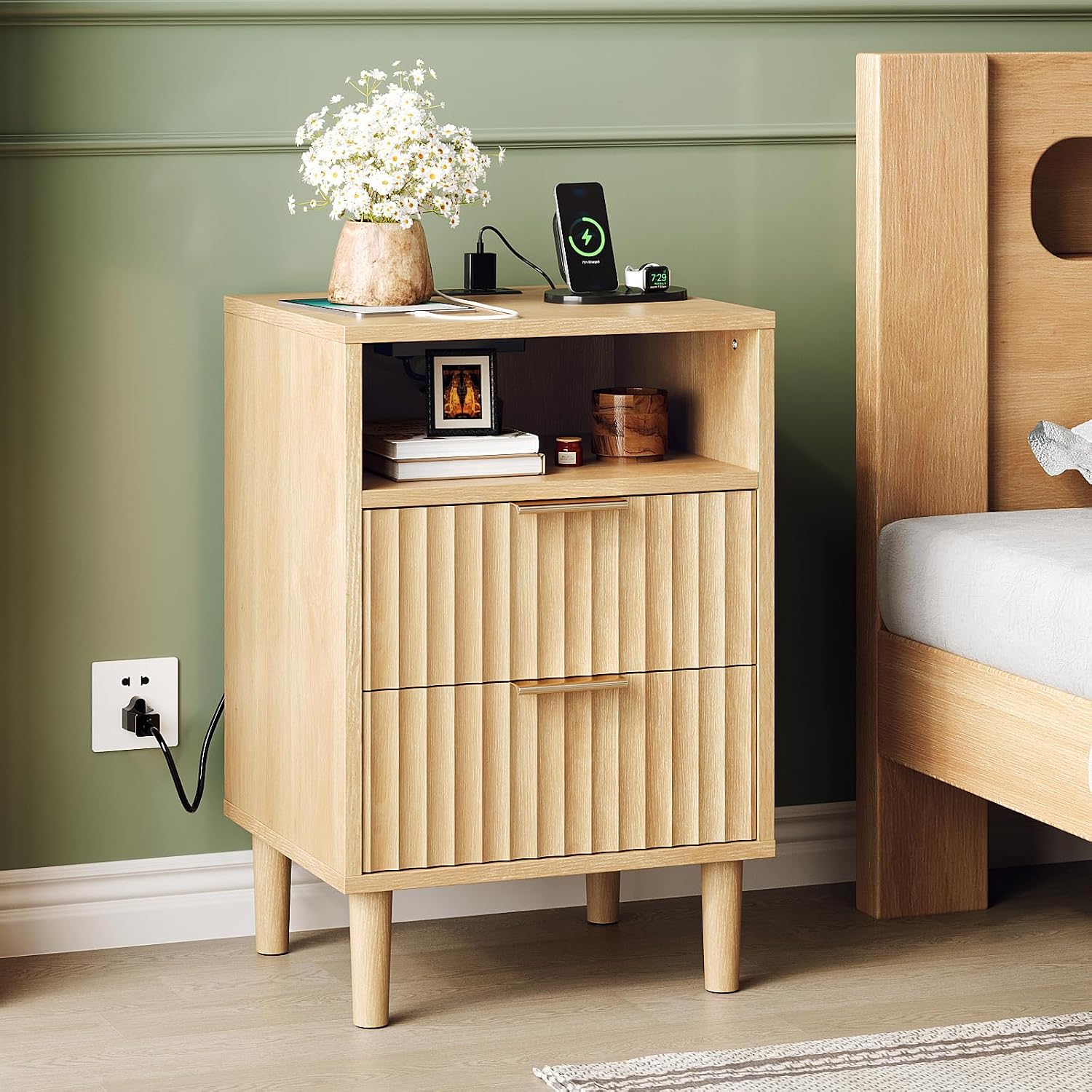 VINGLI Fluted Nightstands Set of 2 with Charging Station, Wood Nightstand 2 Drawer, Mid Century Modern Nightstands for Bedroom, Fluted Bed Side Table, Oak Night Stands Set 2