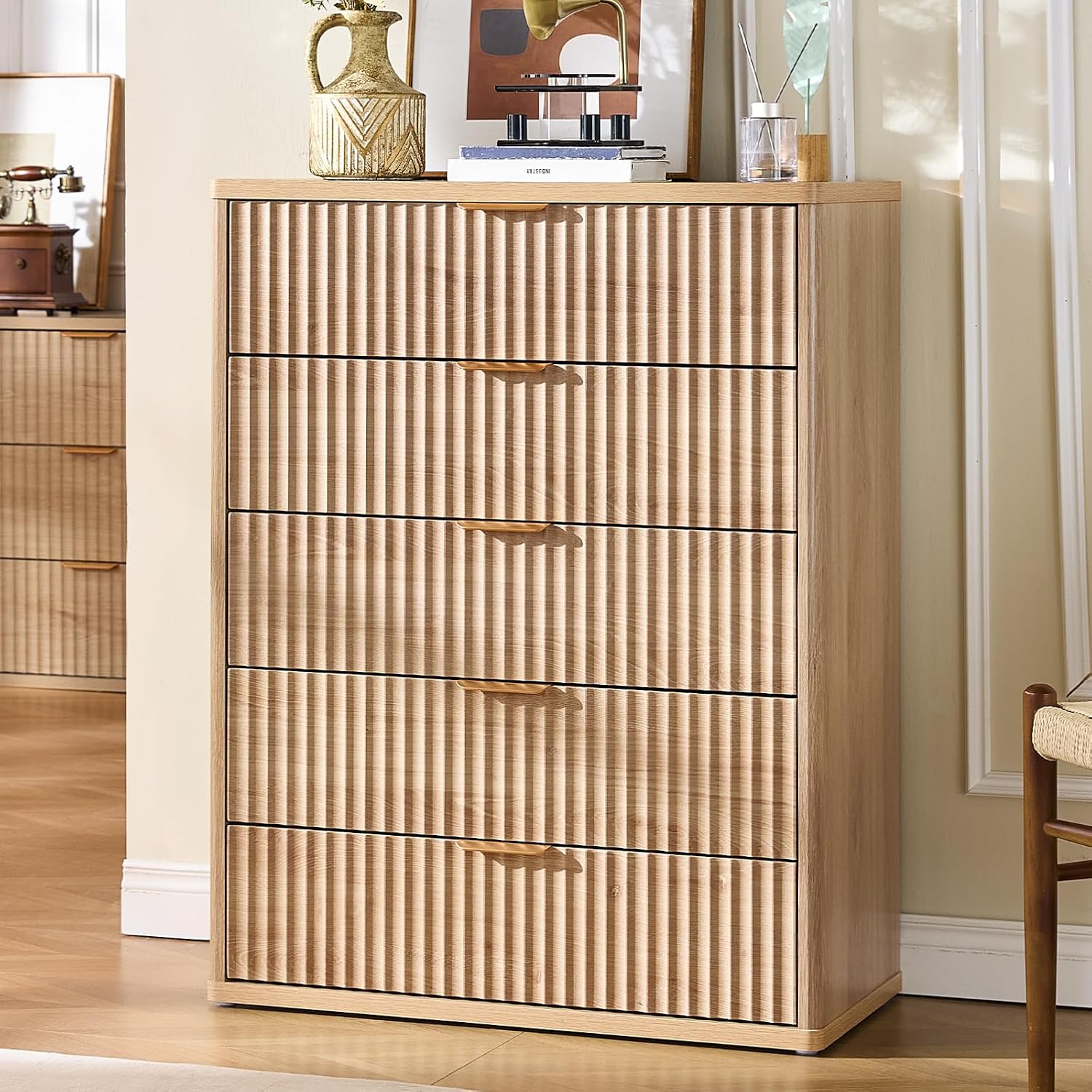 LEYAOYAO Fluted 5 Drawers Dresser for Bedroom, 41' Tall Modern Chest of Drawers with Metal Handle, Curved Profile Farmhouse Closet Organizer Wood Dressers TV Stand for Living Room, Natural
