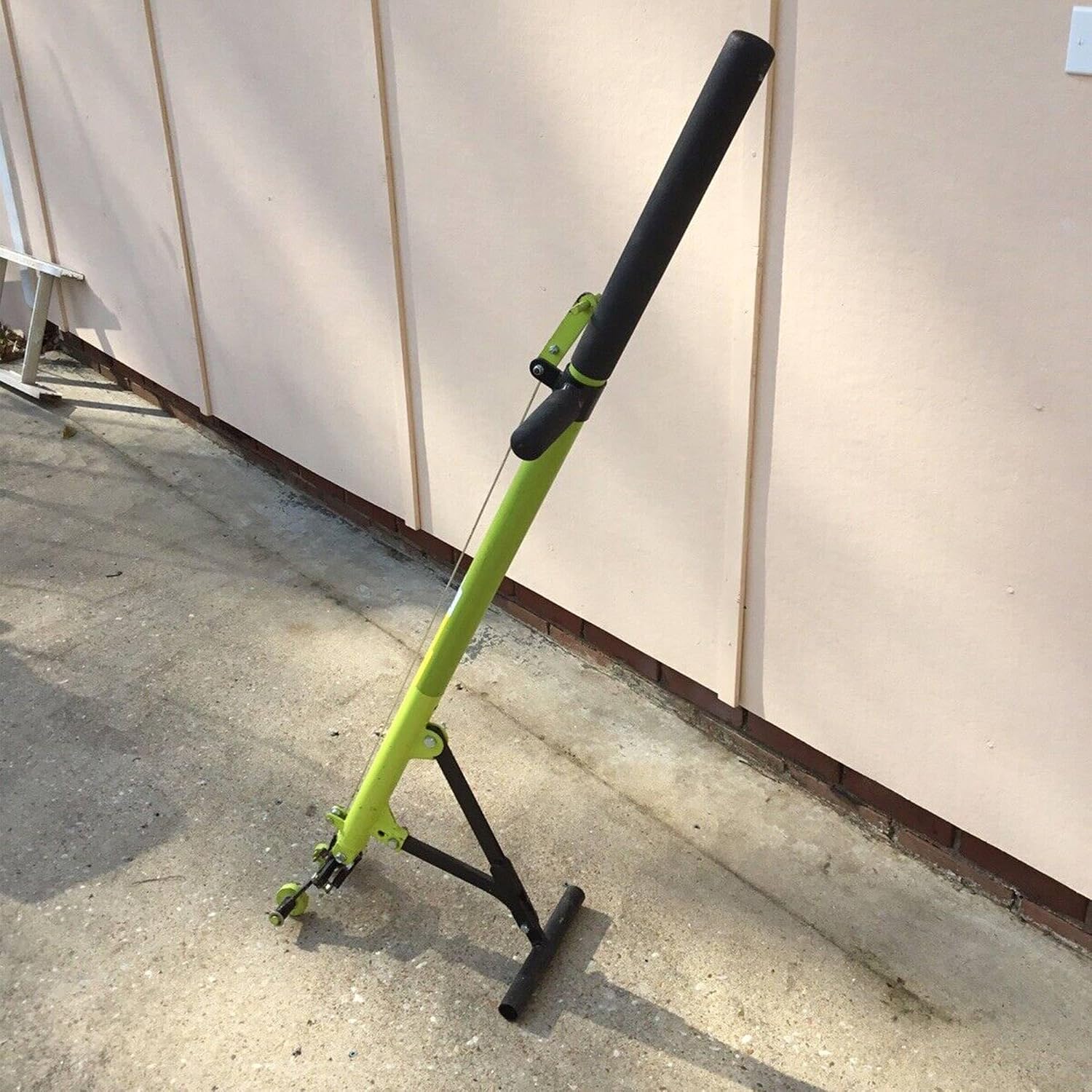 Brush Grubber Single Person Ironclad Manual Handled Brush Grubber with 8 No Slip Grip Teeth and Spring Loaded Jaws Brush Up to 2 Inch Diameter