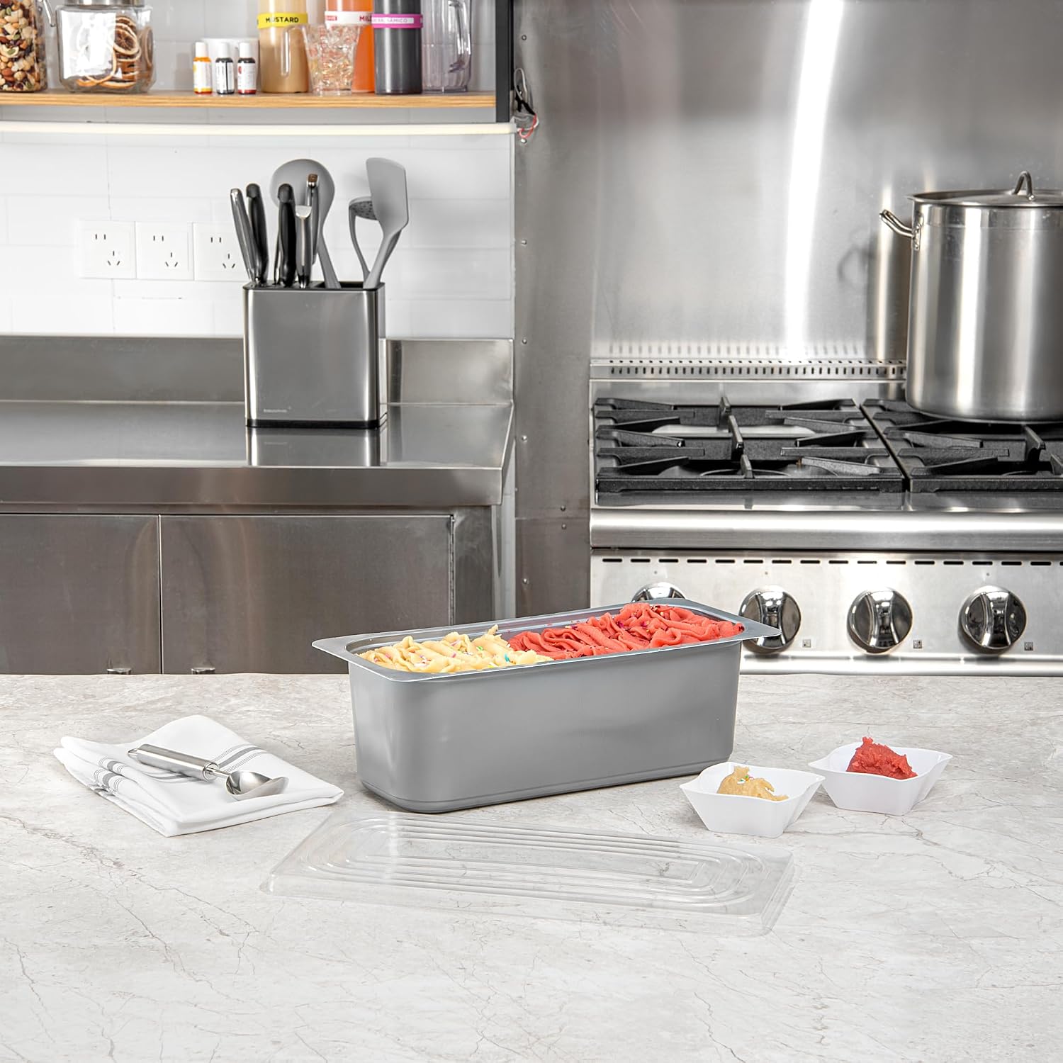 Restaurantware 5 Quart Ice Cream Tub, 100 Count, 5.28 Liter Capacity, Plastic Dessert Container, Rectangular Food Storage Box, Stackable Clear Lid, Gray