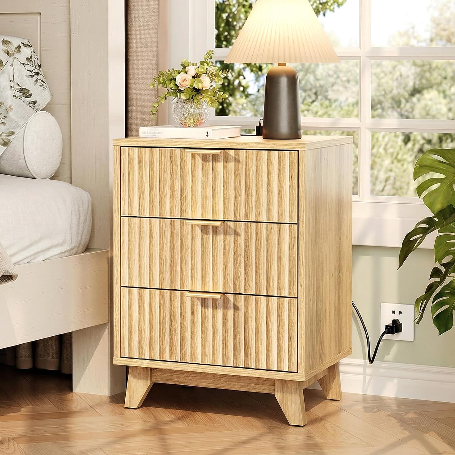 VINGLI Fluted Nightstands Set of 2 with Charging Station, 3 Drawer Nightstand Oak Night Stand for Bedroom, Modern Nightstands Set of 2, Fluted Bedside Table/End Table/Side Table, 2 pcs