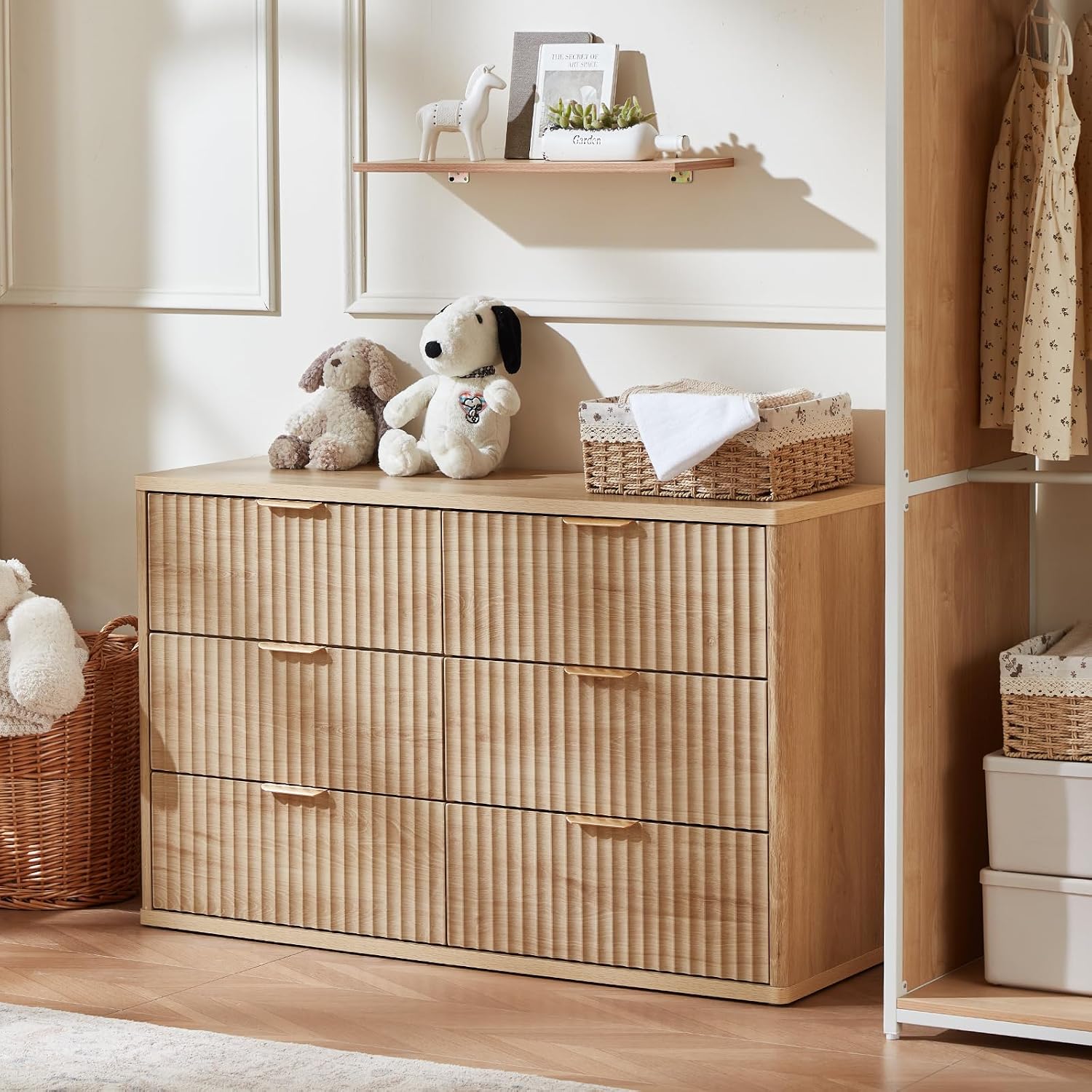 LEYAOYAO Fluted 6 Drawers Dresser for Bedroom, 48' Wide Modern Chest of Drawers with Metal Handle, Natural Curved Profile Farmhouse Closet Organizer Wood Dressers TV Stand for Living Room, Hallway