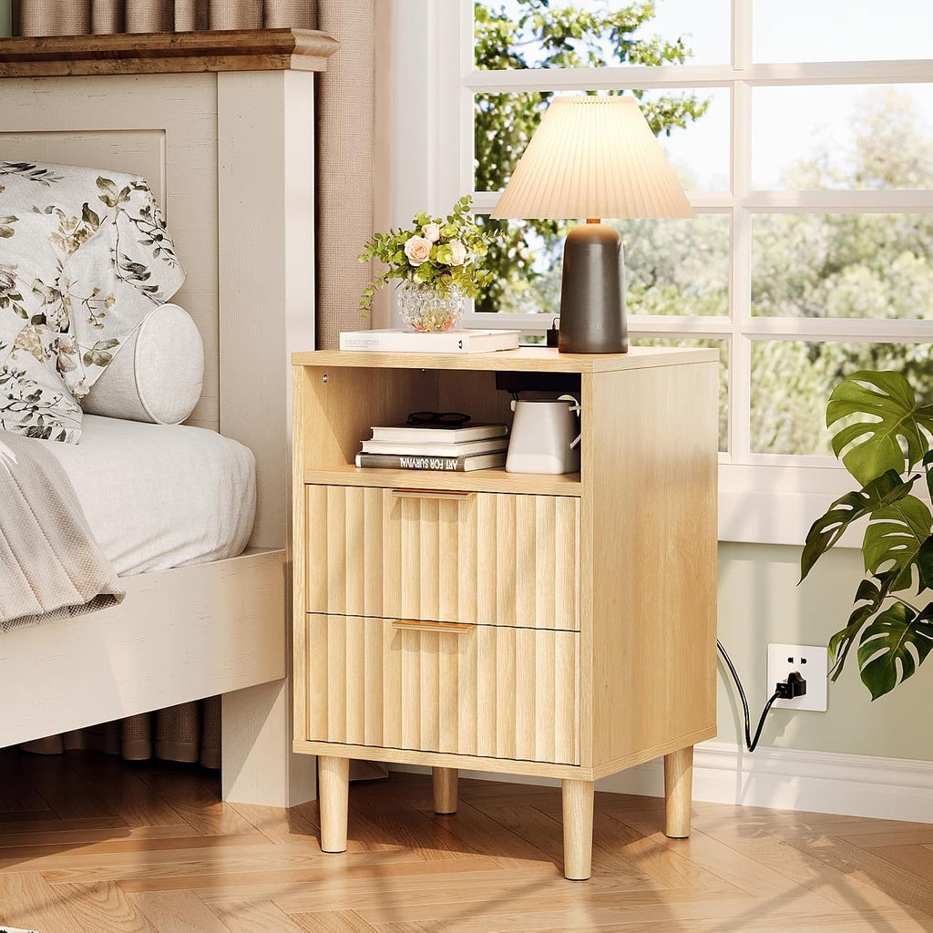VINGLI Fluted Nightstands Set of 2 with Charging Station, Wood Nightstand 2 Drawer, Mid Century Modern Nightstands for Bedroom, Fluted Bed Side Table, Oak Night Stands Set 2