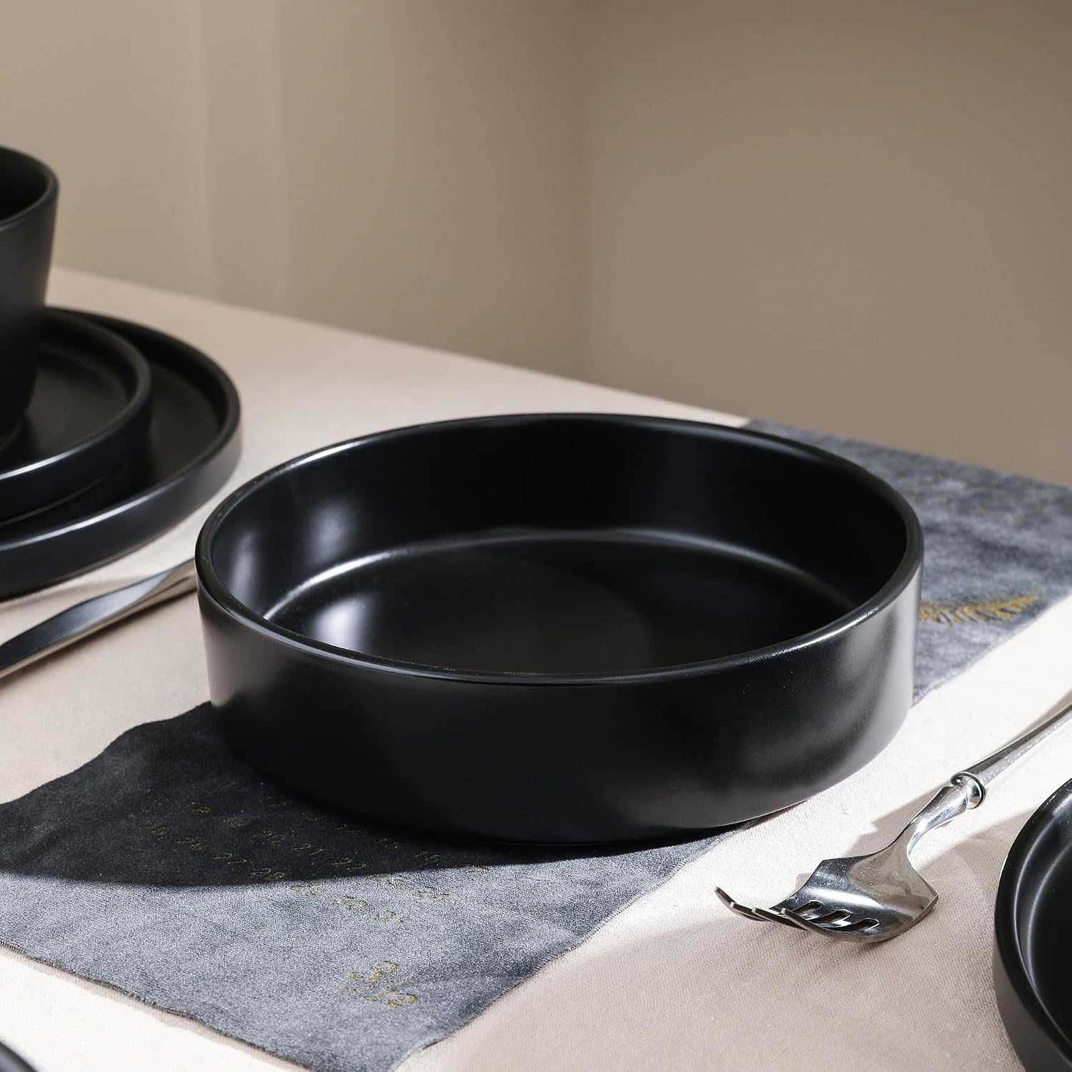 Stone Lain Celina Modern Stoneware 32-Piece Dinnerware Set, Cereal and Dinner Bowls, Dinner and Salad Plates, Plates and Bowl Set, Dish set for 8, Black