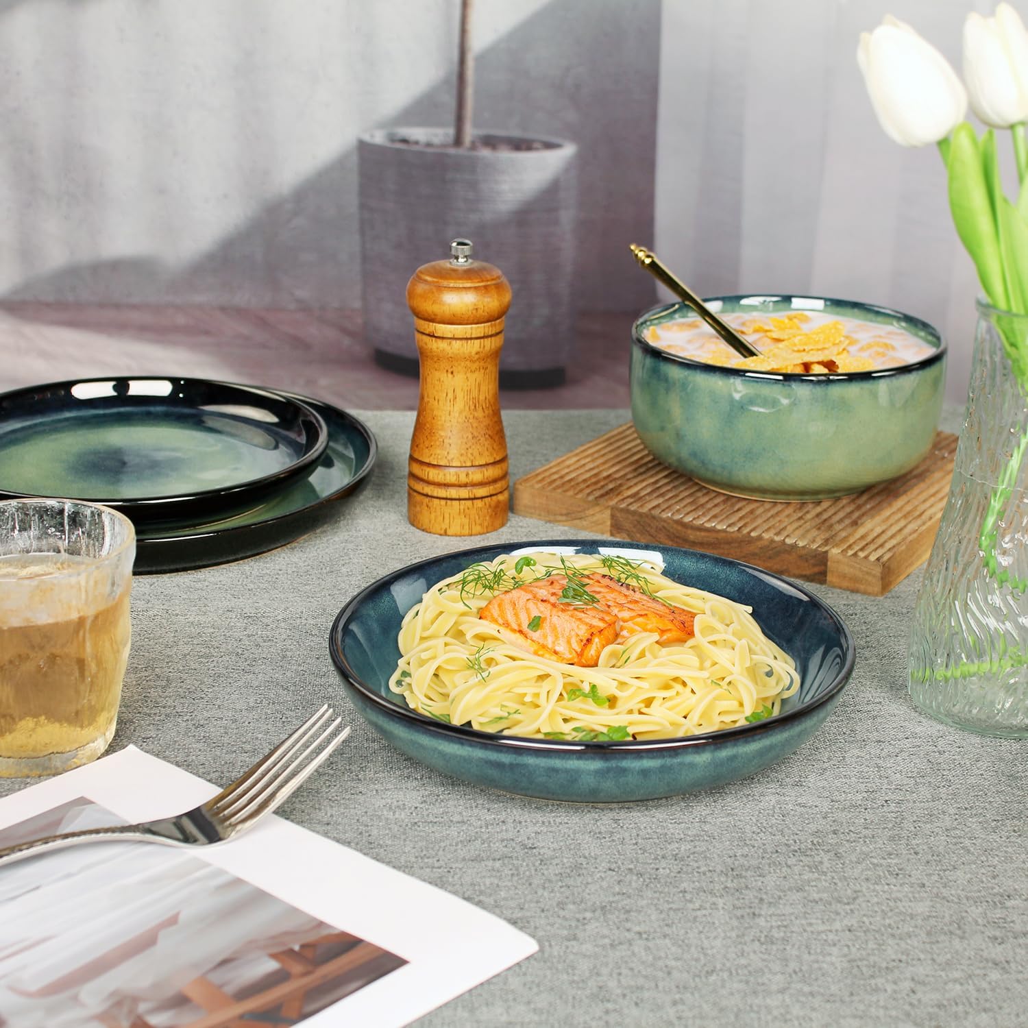 Ceramic Dinnerware Set(16 pcs) Serve 4 people, Plates & Bowls Sets, Reactive Glaze Dishes Set, Chip Resistant and Scratch Resistant, Dishwasher, Microwave Safe, Suitable for dinner, party