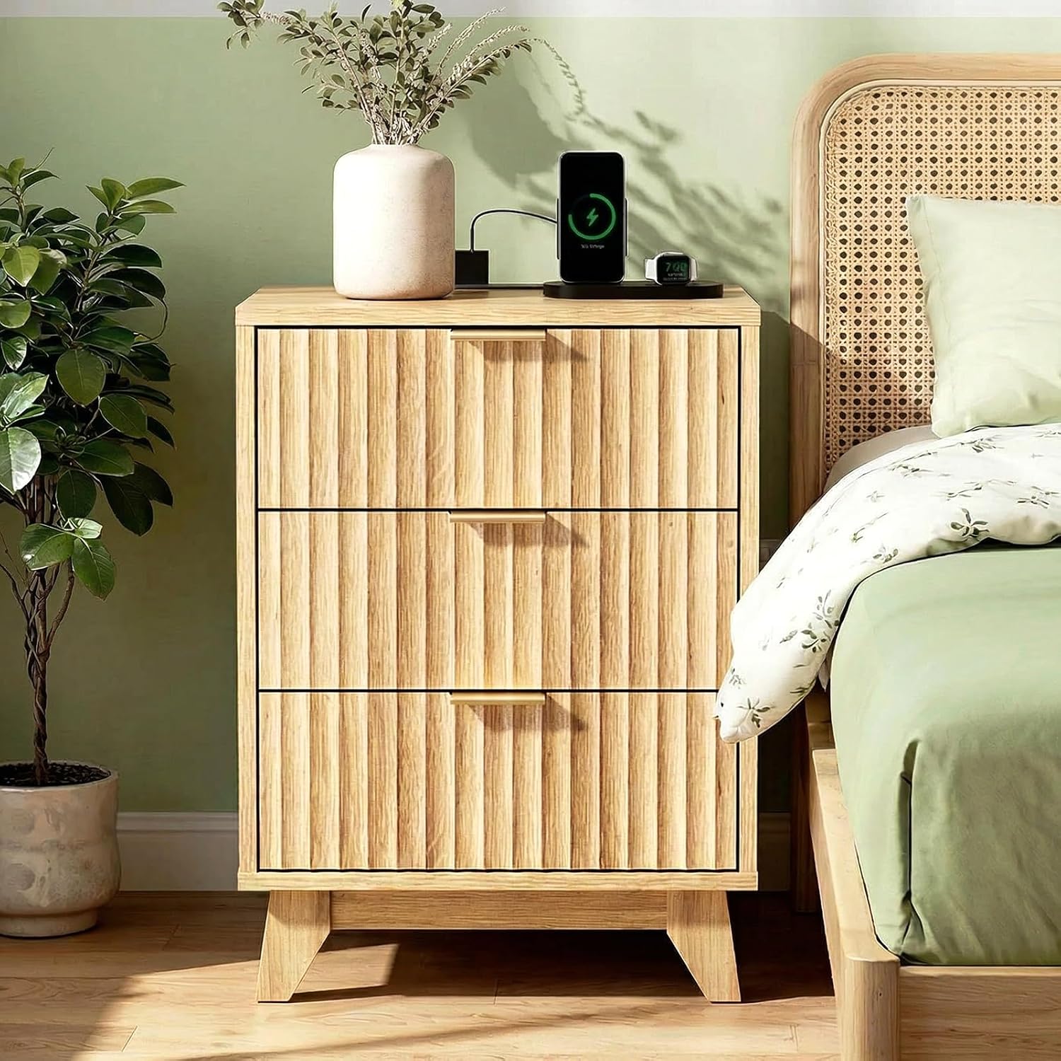 VINGLI Fluted Nightstands Set of 2 with Charging Station, 3 Drawer Nightstand Oak Night Stand for Bedroom, Modern Nightstands Set of 2, Fluted Bedside Table/End Table/Side Table, 2 pcs