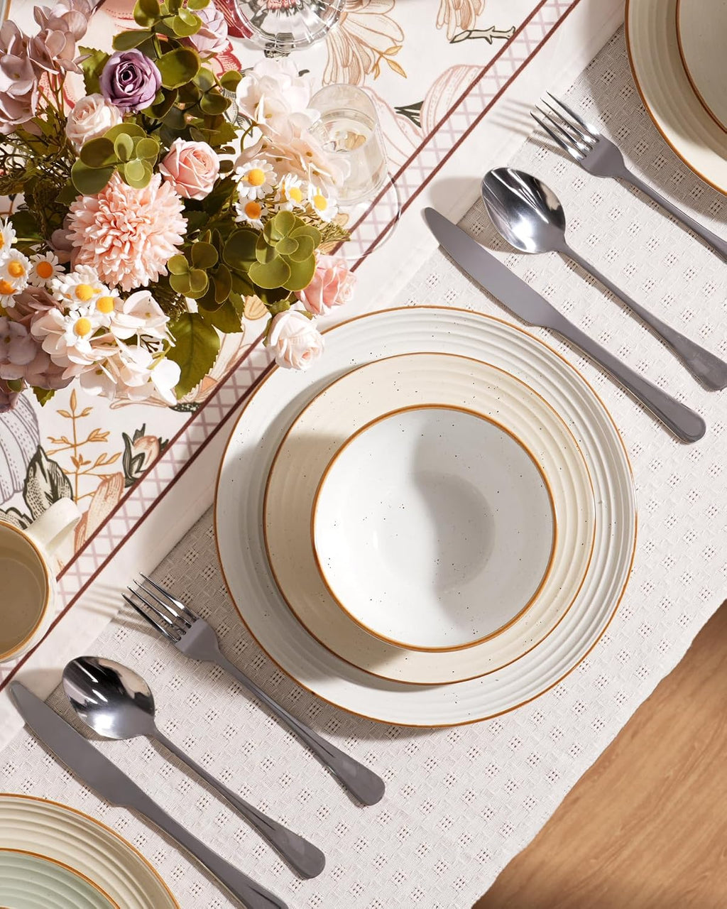 Famiware Jupiter 16-Piece Stoneware Dinnerware Set for 4 - Includes Pasta Bowl & Dinner Plate, Handcrafted Dishes with Speckles & Embossed Swirls, Chip & Scratch Resistant, Daily & Formal Use, Green
