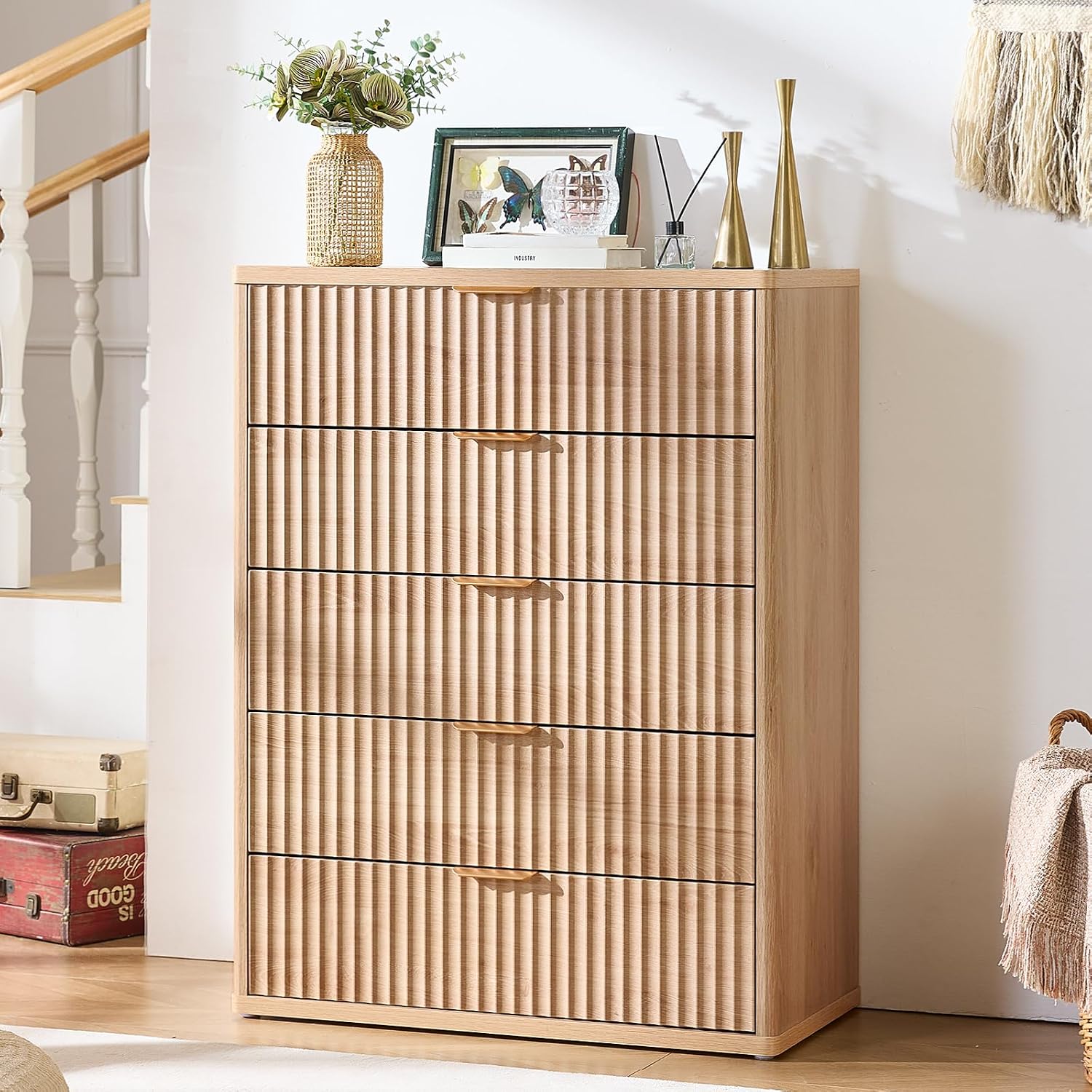 LEYAOYAO Fluted 5 Drawers Dresser for Bedroom, 41' Tall Modern Chest of Drawers with Metal Handle, Curved Profile Farmhouse Closet Organizer Wood Dressers TV Stand for Living Room, Natural
