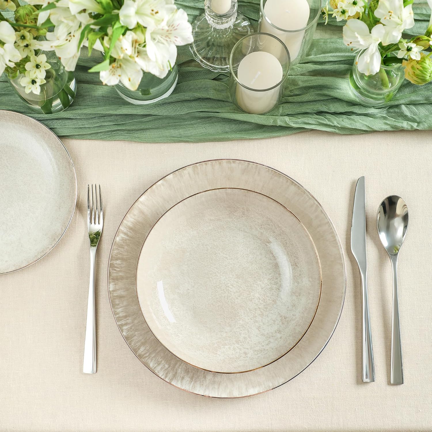 Christian Siriano Onyx 24-Piece Dinnerware Set Porcelain, Plates and Bowls Set, Hand Wash Dish, Dish Set for 8, Beige and Gold