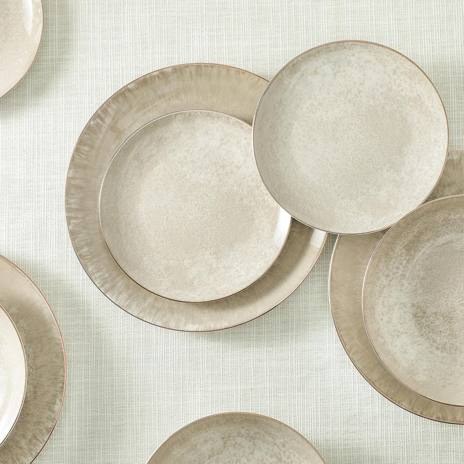 Christian Siriano Onyx 24-Piece Dinnerware Set Porcelain, Plates and Bowls Set, Hand Wash Dish, Dish Set for 8, Beige and Gold
